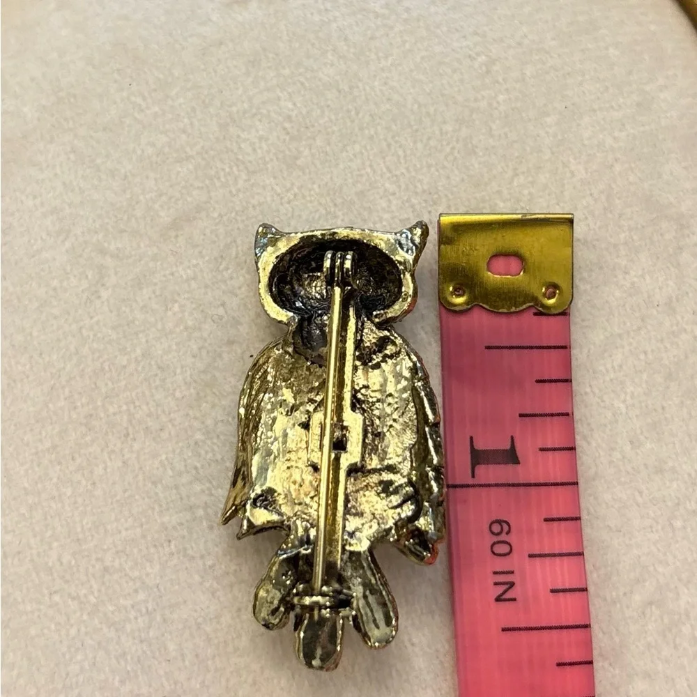 Vintage Owl Brooch Pin Gold‎ Tone Colorful Green Stones Fun